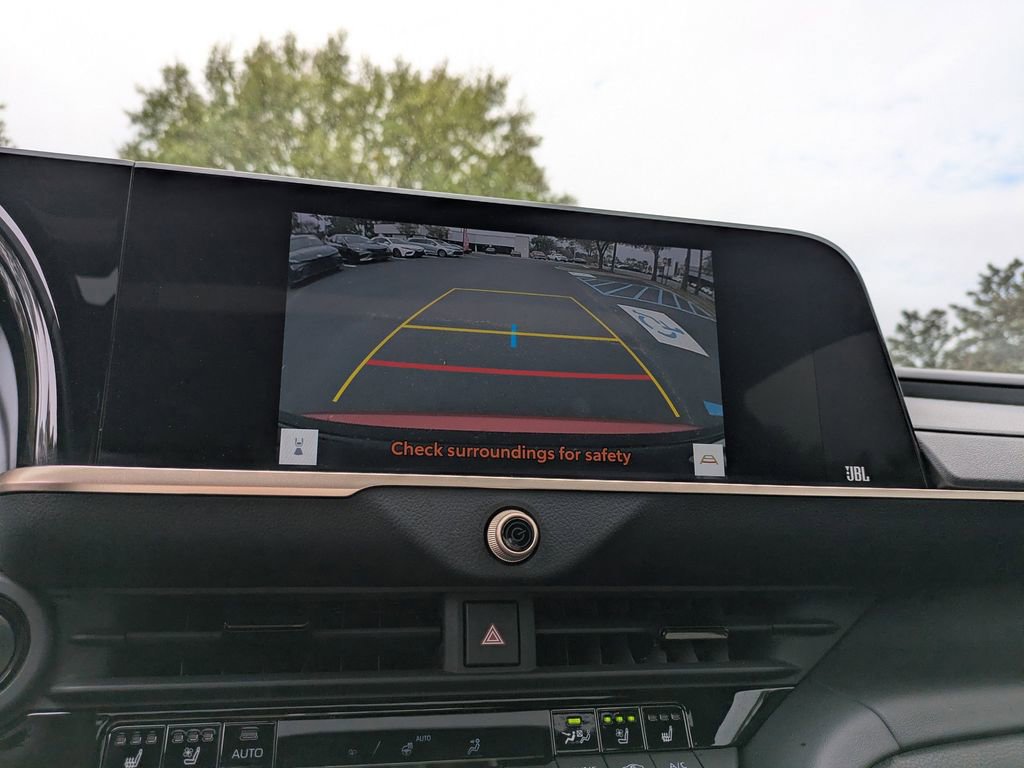 Used 2023 Toyota Crown Limited image 19