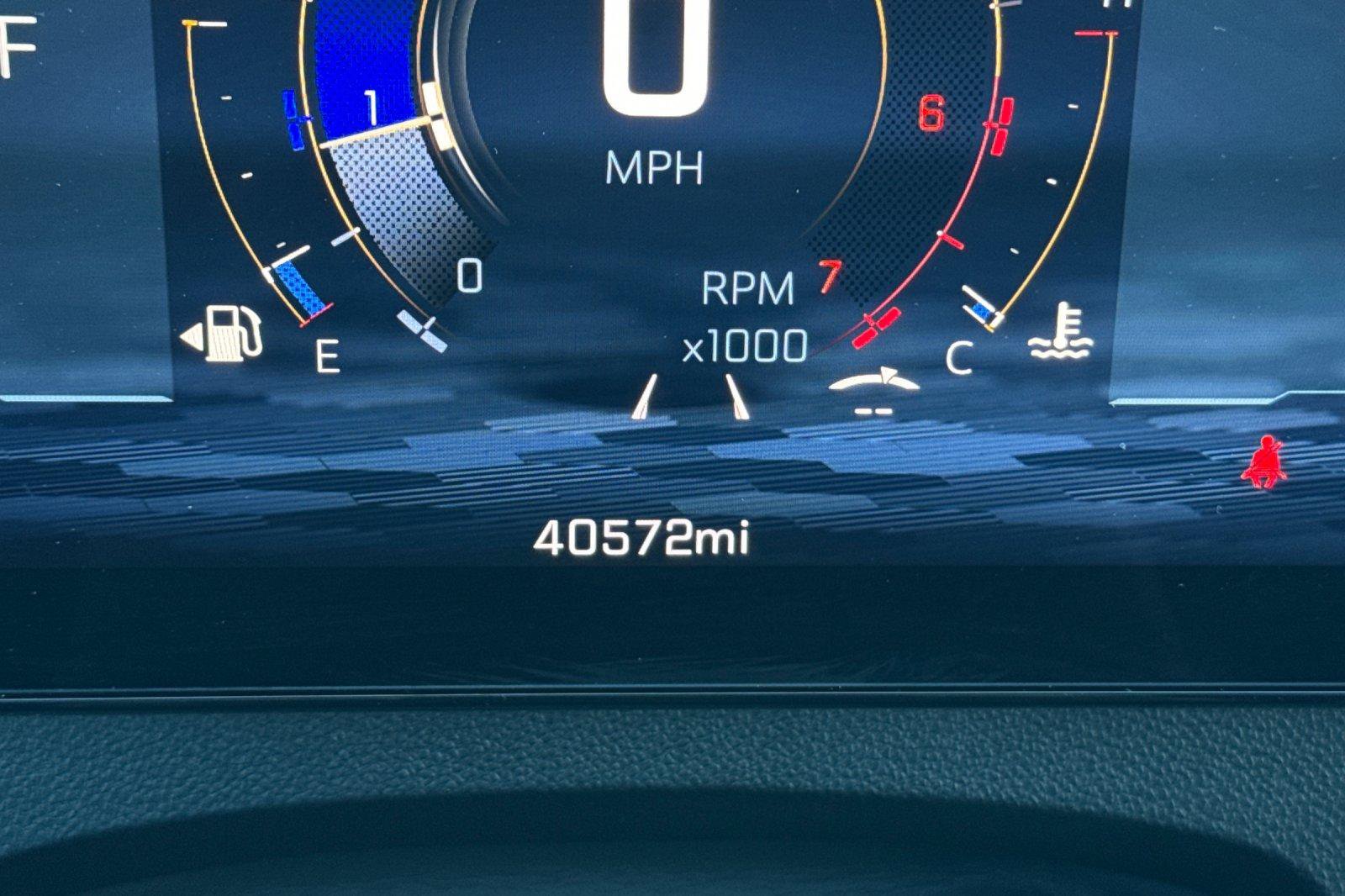 Used 2025 Chevrolet Traverse LT FWD image 3