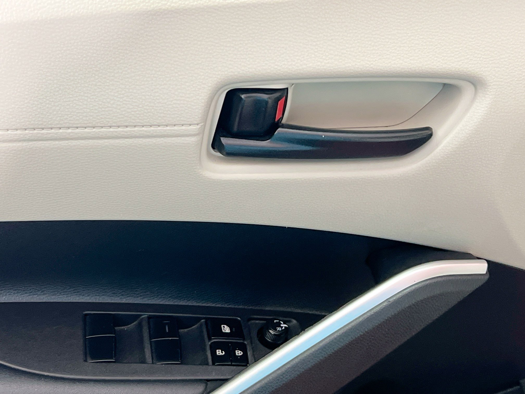 Used 2022 Toyota Corolla Cross LE image 16