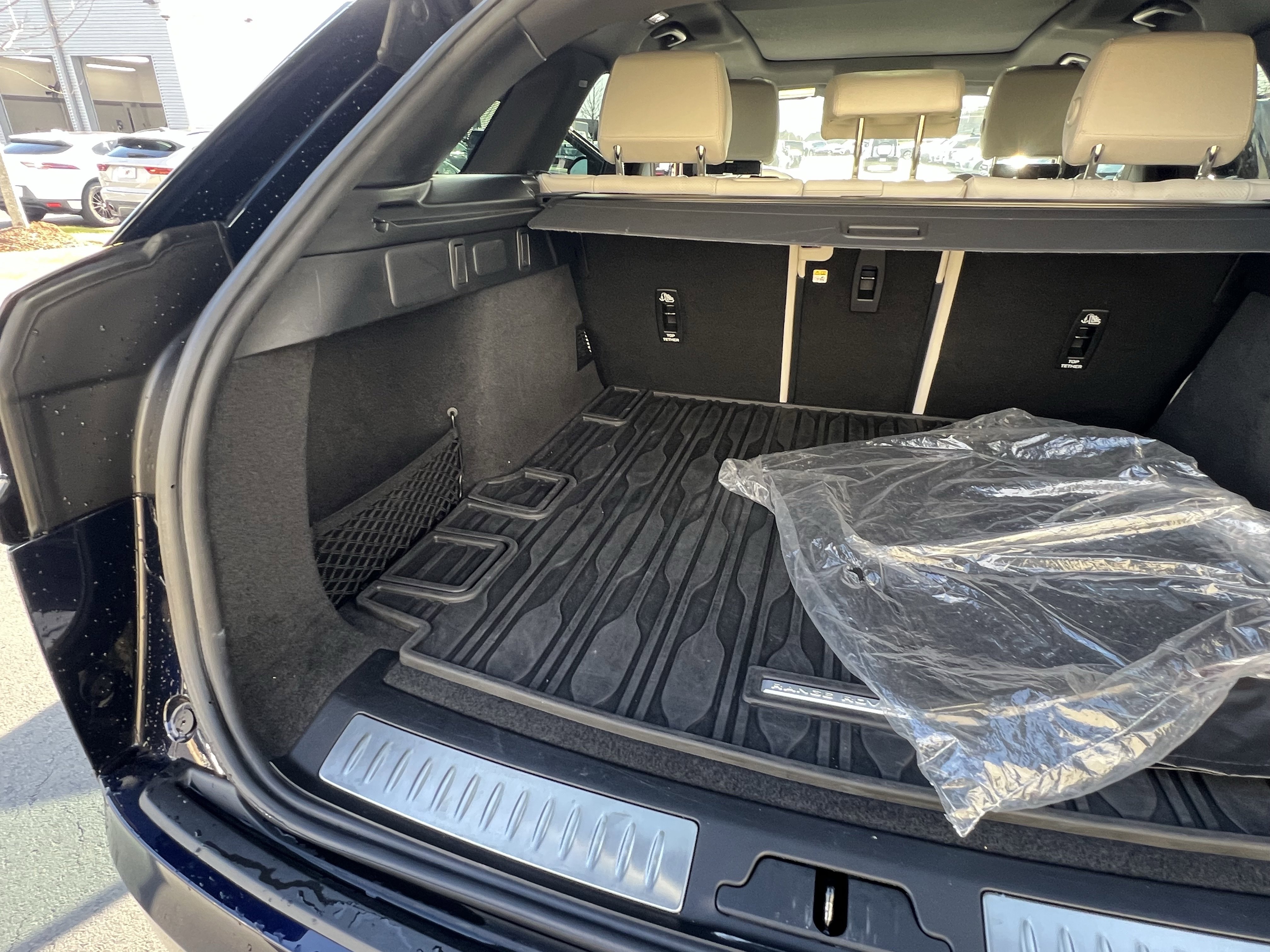 Certified 2022 Land Rover Range Rover Velar R-Dynamic S image 35