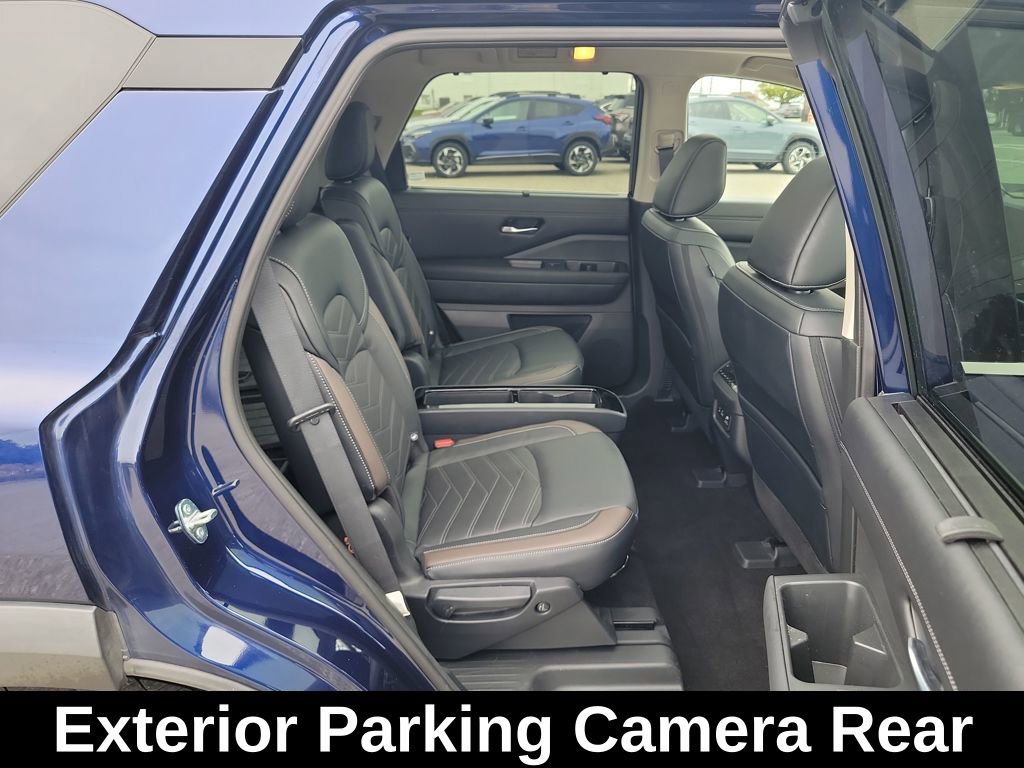 Used 2023 Nissan Pathfinder Platinum image 12