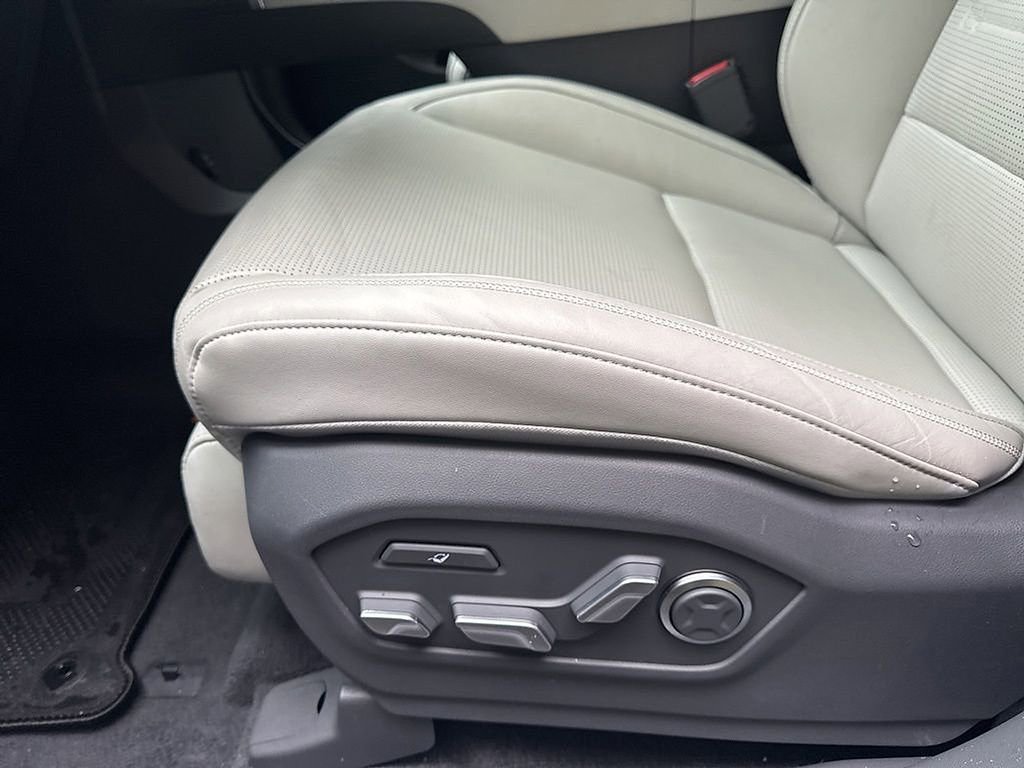 Used 2025 Hyundai Santa Fe Calligraphy FWD image 13