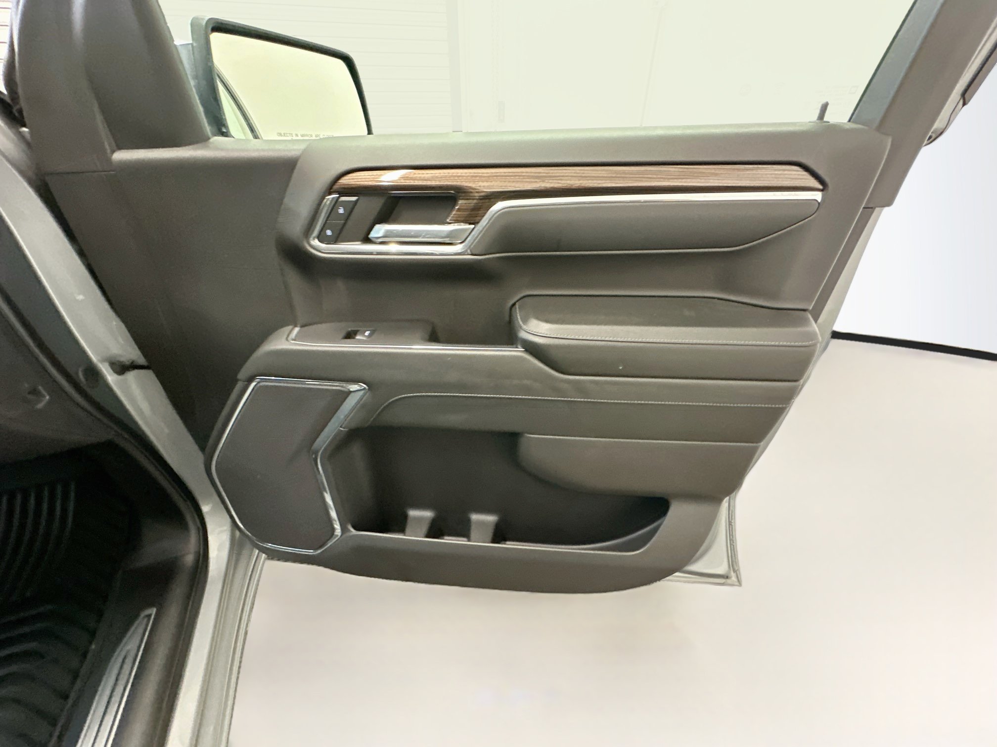 Used 2024 Chevrolet Silverado 1500 LT AWD/4WD image 32