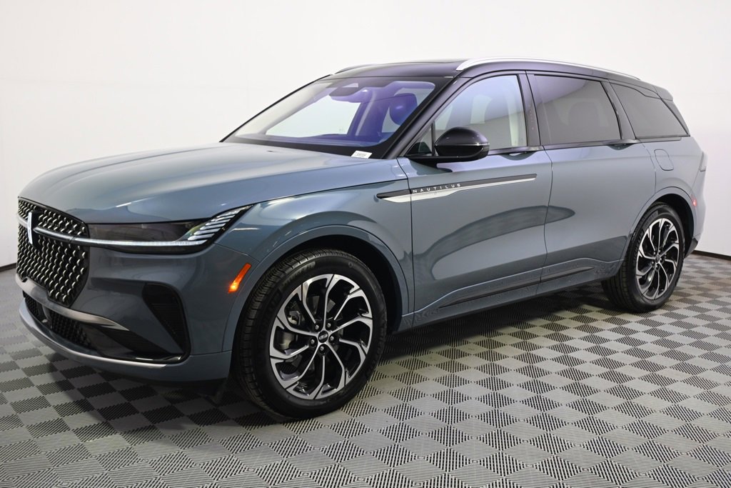 New 2026 Lincoln Nautilus Reserve image 2