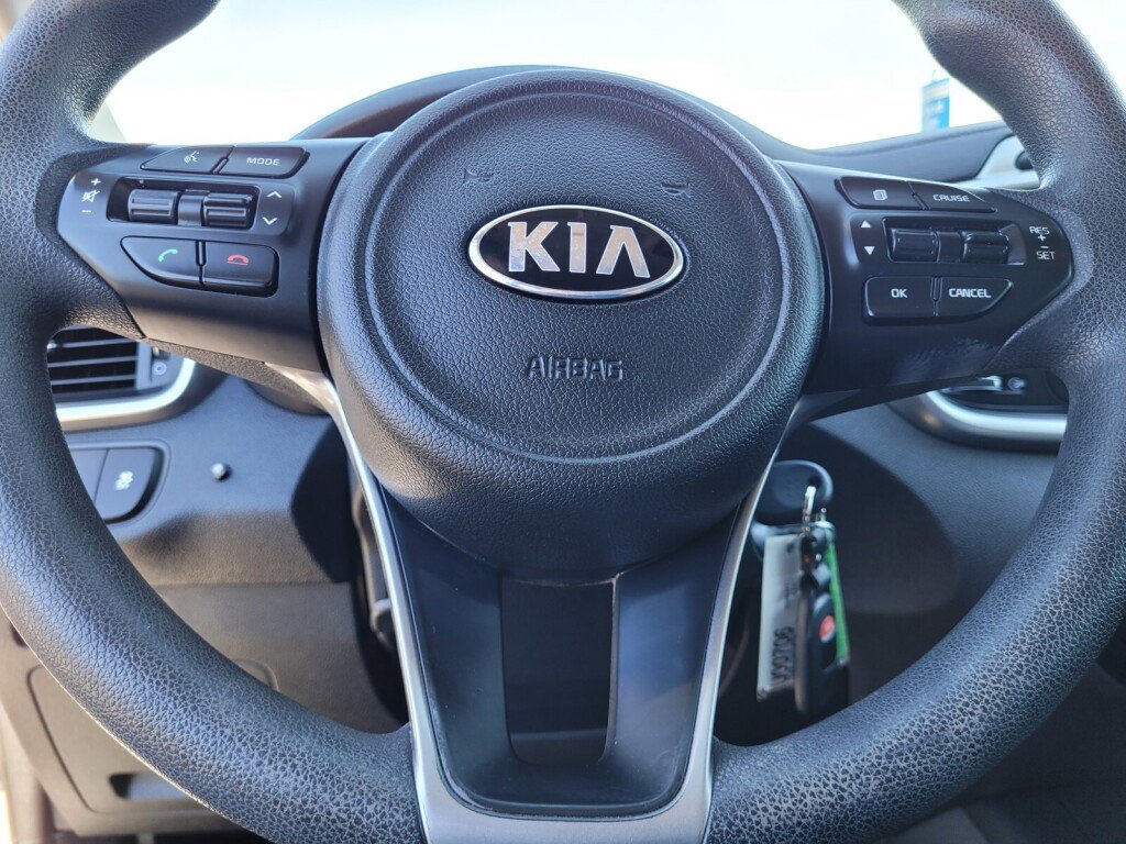 Used 2016 Kia Sorento LX image 12