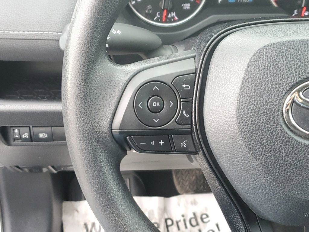 Used 2021 Toyota RAV4 LE image 16