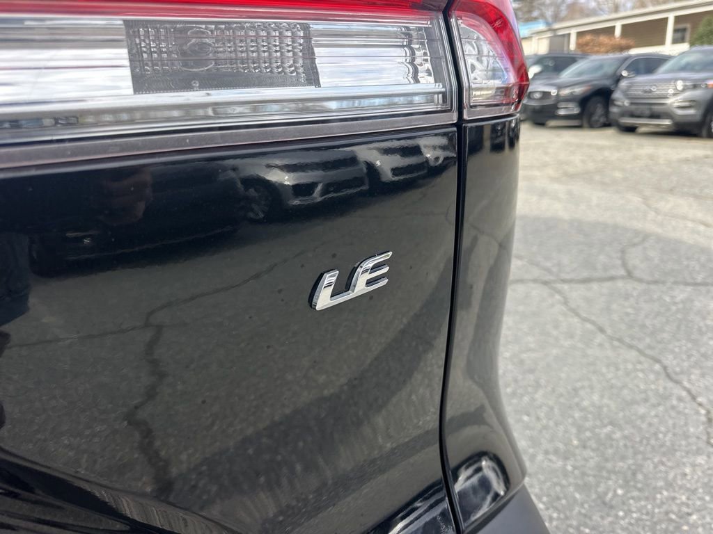 Used 2025 Toyota Corolla Cross LE image 26