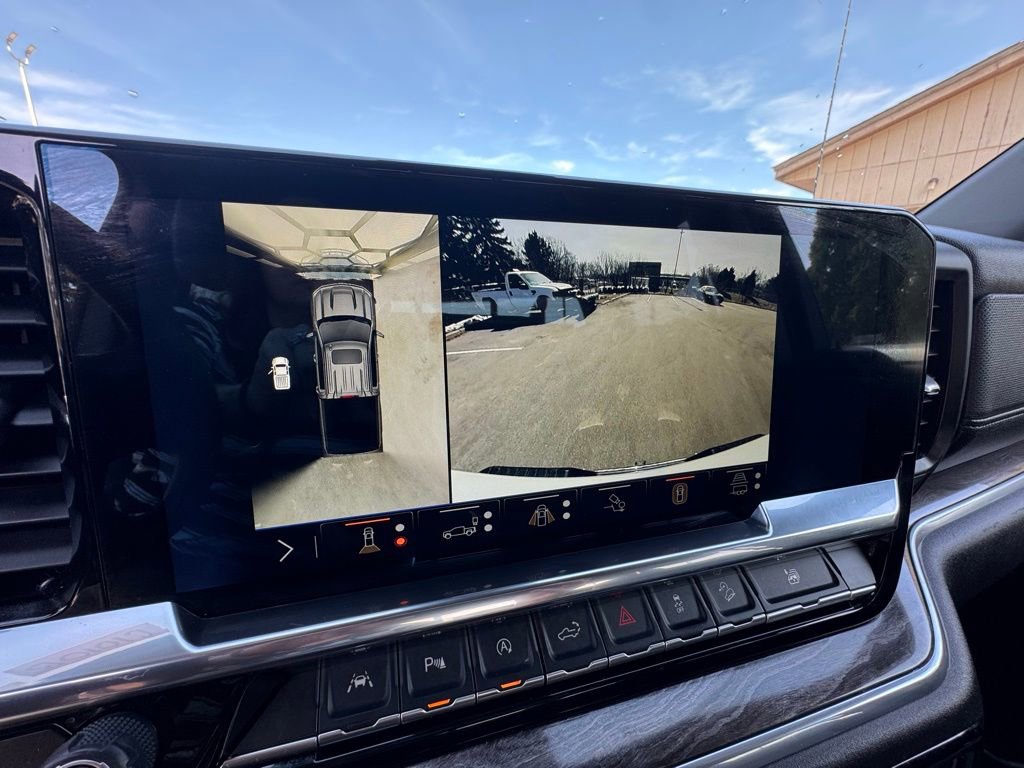 Used 2025 Chevrolet Silverado 1500 LTZ AWD/4WD image 25