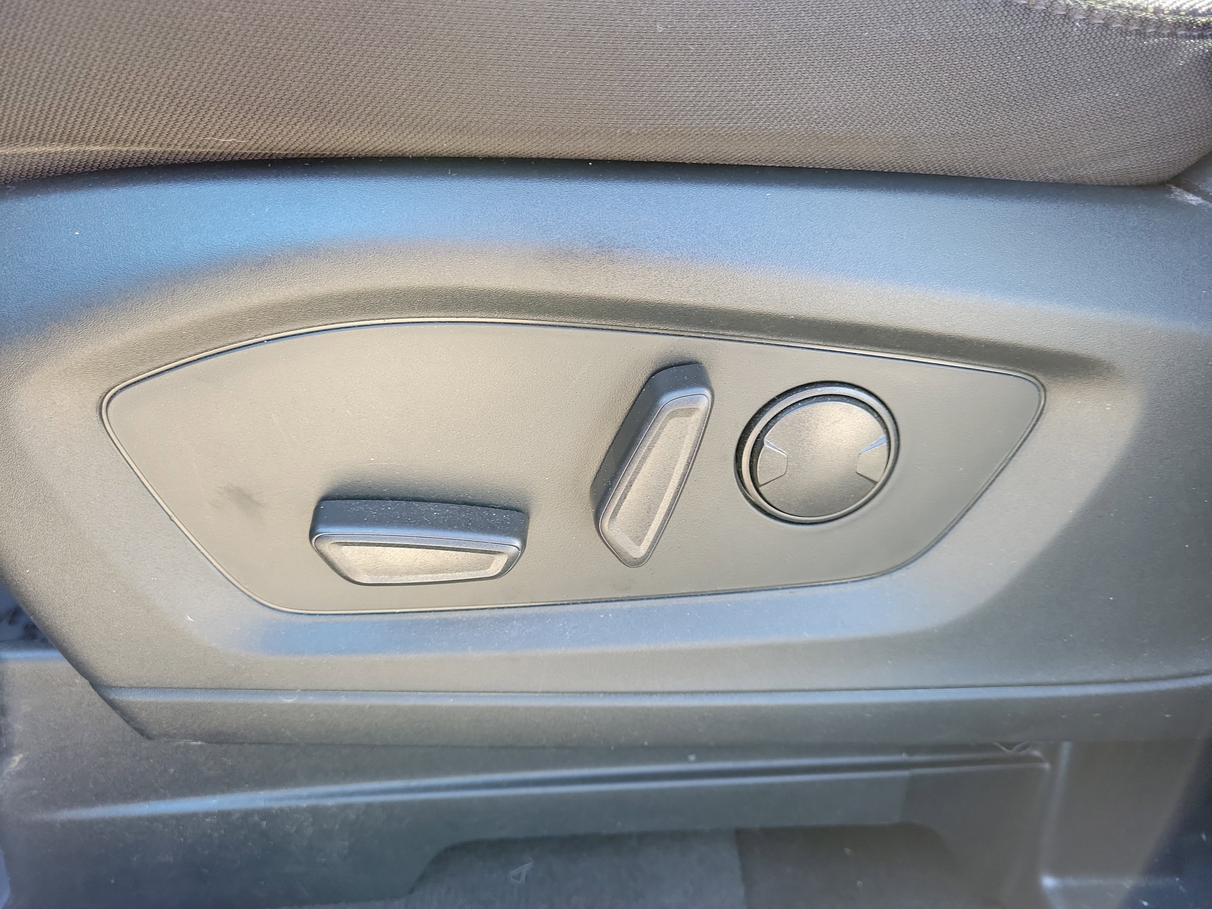 Used 2022 Ford Explorer XLT image 12