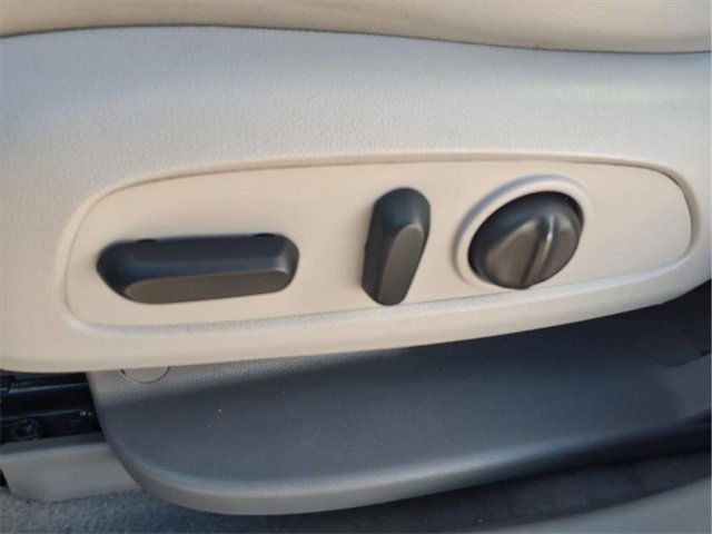 Used 2023 GMC Acadia SLT image 26