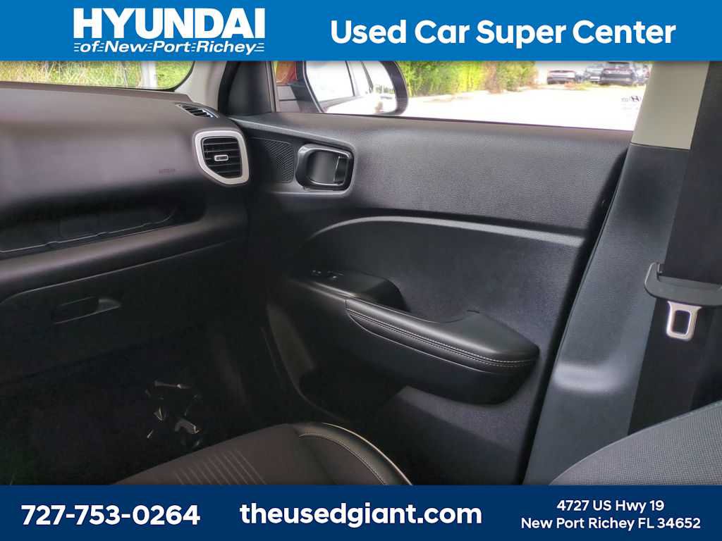 Certified 2024 Hyundai Venue Limited FWD image 18