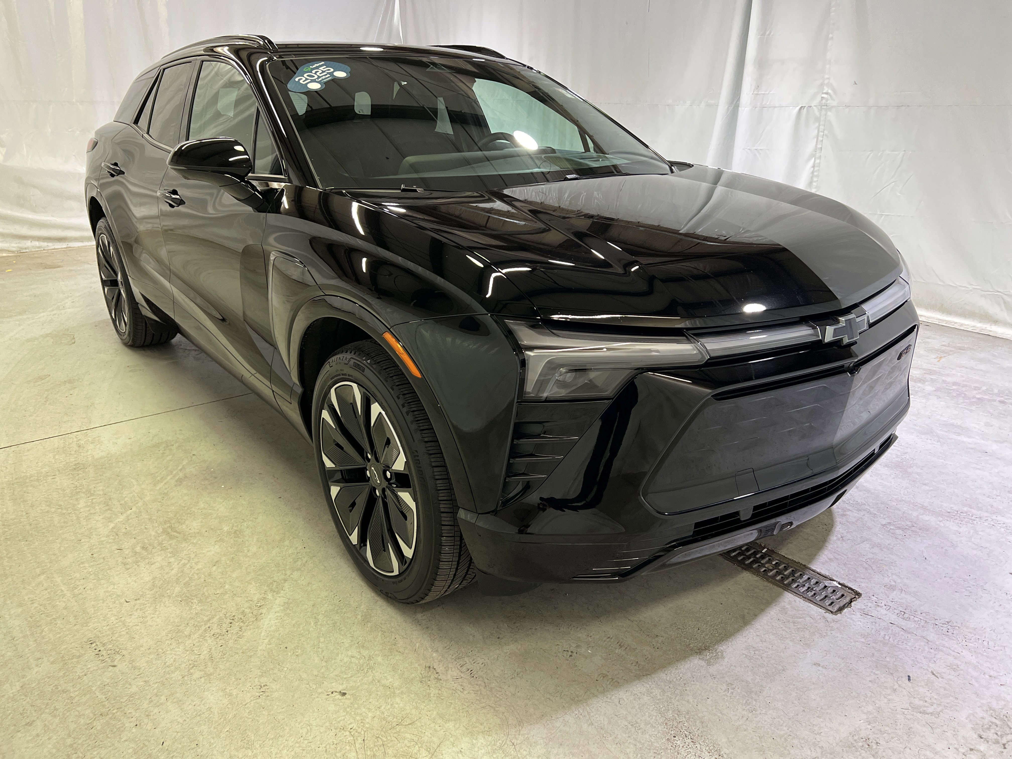 Used 2025 Chevrolet Blazer EV RS AWD/4WD image 2