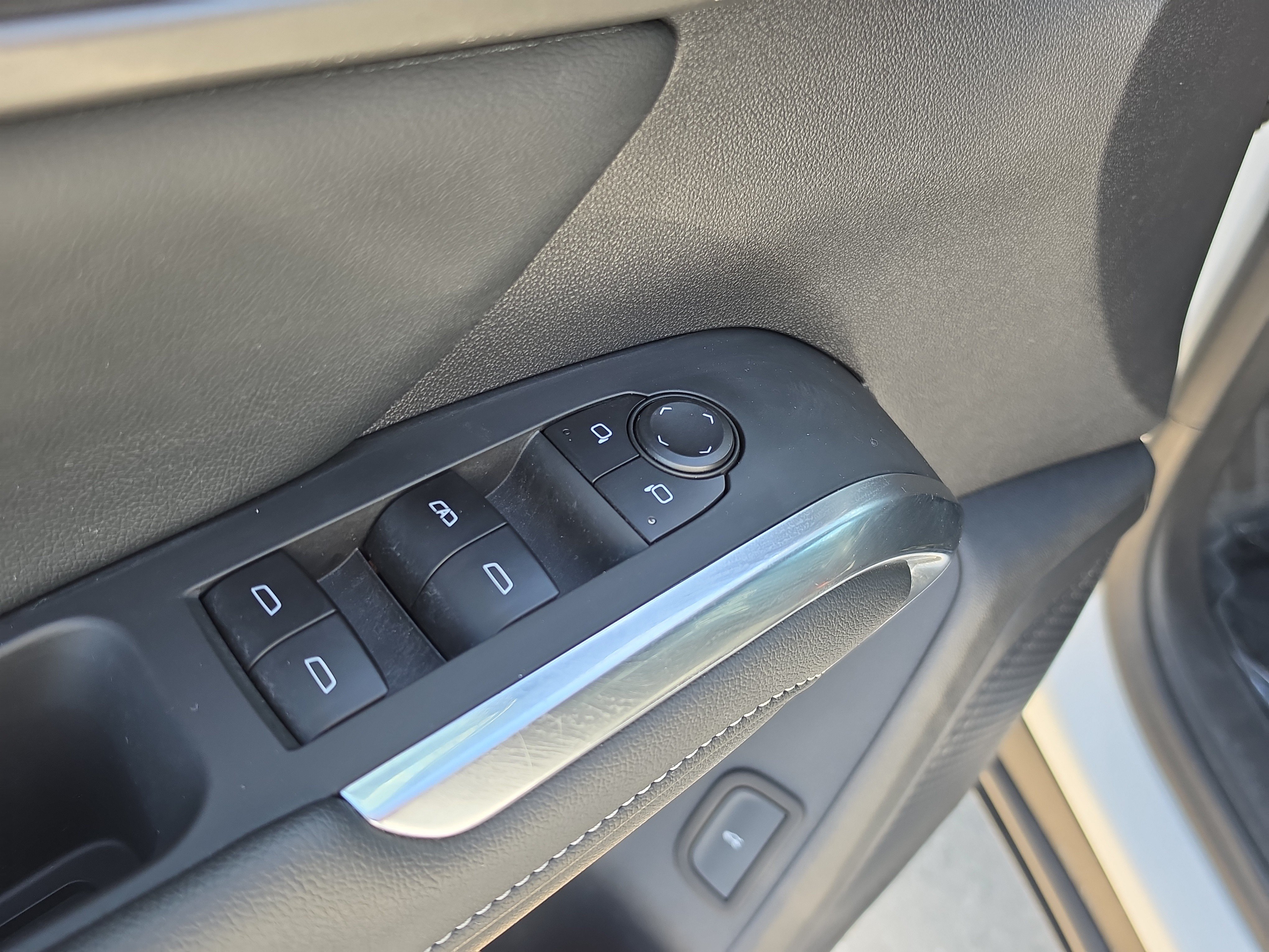 Used 2025 Chevrolet Traverse LT FWD image 21