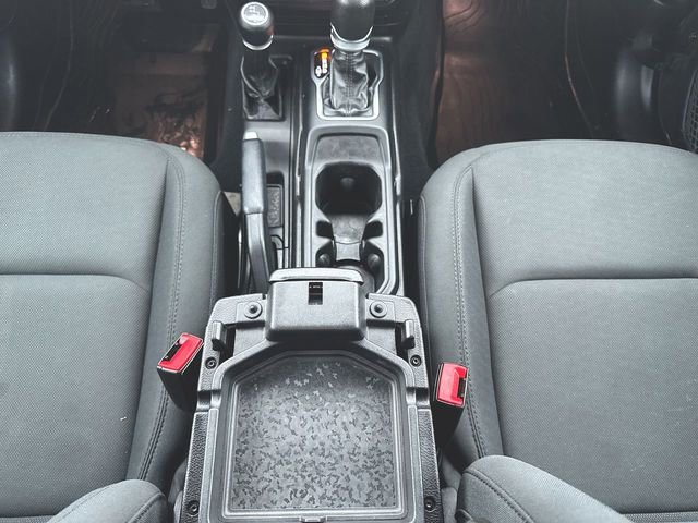 Used 2018 Jeep Wrangler Unlimited Sport S image 33