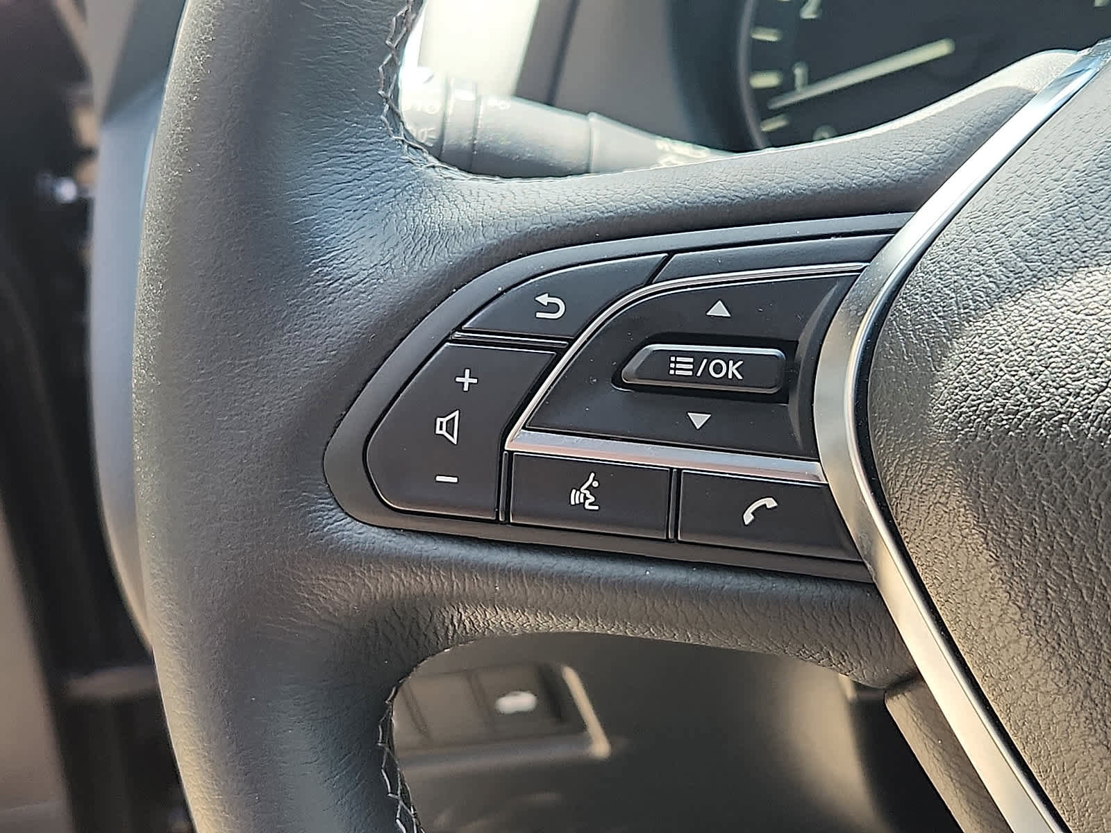 Used 2023 INFINITI Q50 Sensory image 24