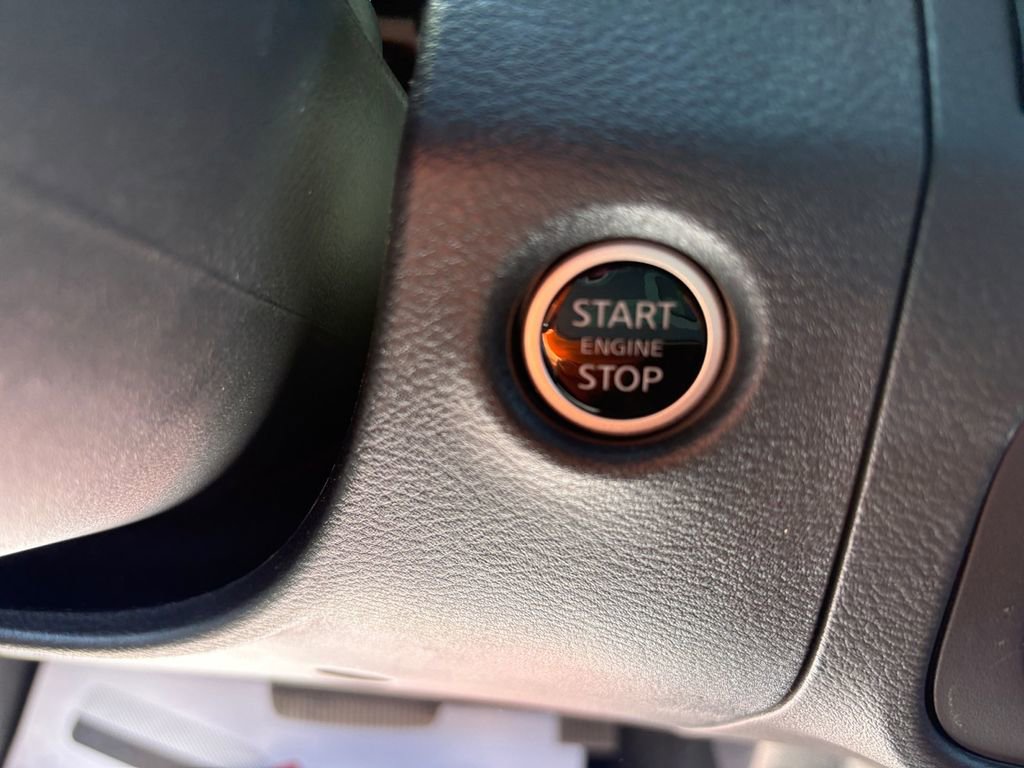 Used 2025 Nissan Frontier SV image 27