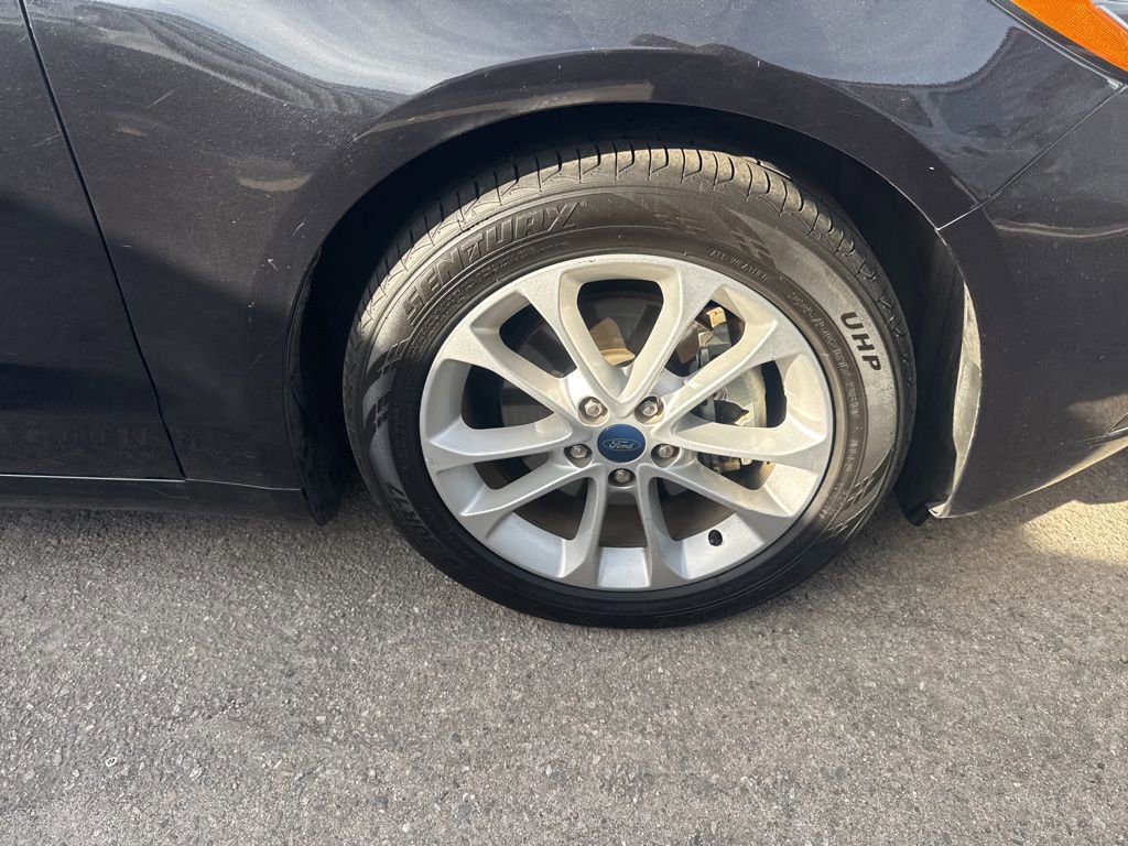 Used 2020 Ford Fusion SE image 4