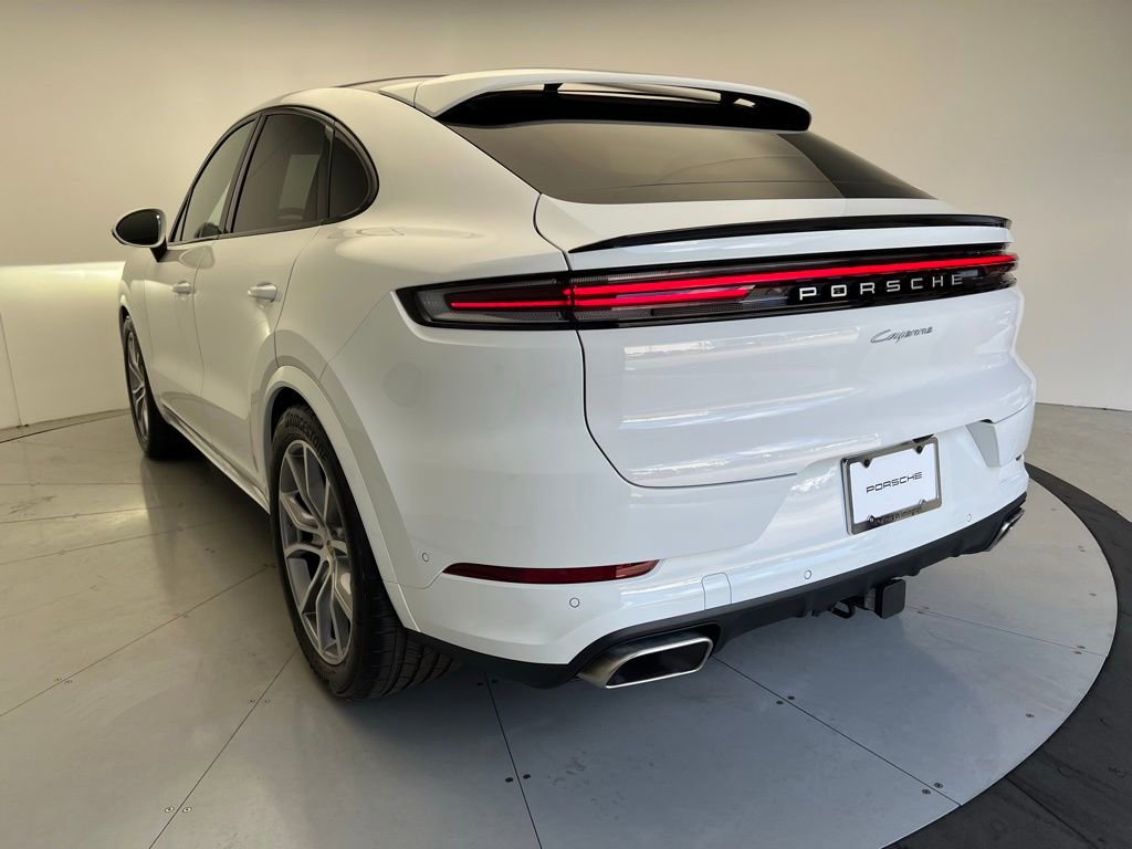 Used 2025 Porsche Cayenne Coupe image 3