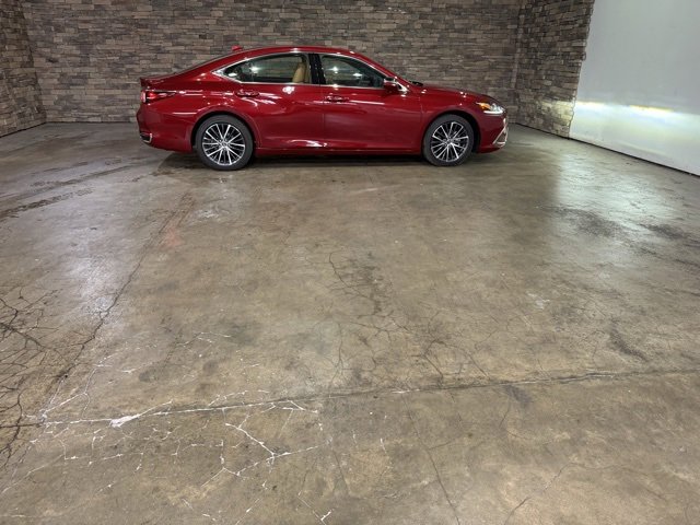 Used 2025 Lexus ES 300h w/ Premium Package image 10