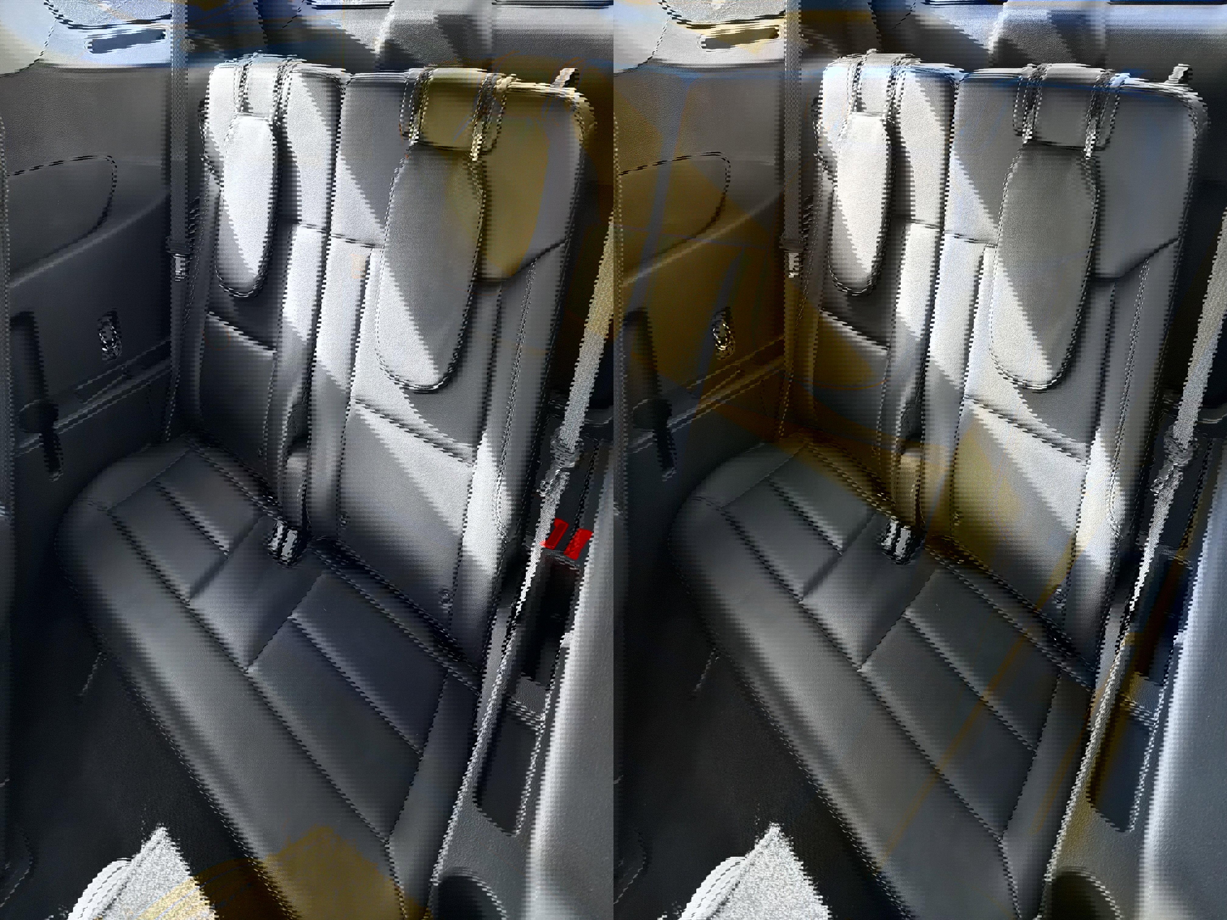 Used 2022 Ford Explorer XLT w/ Equipment Group 202A image 25