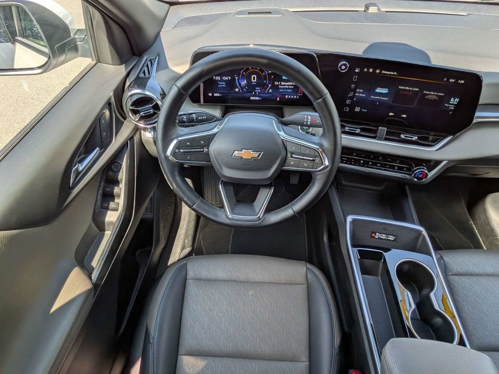 Used 2025 Chevrolet Equinox LT w/ Convenience Package II FWD image 17