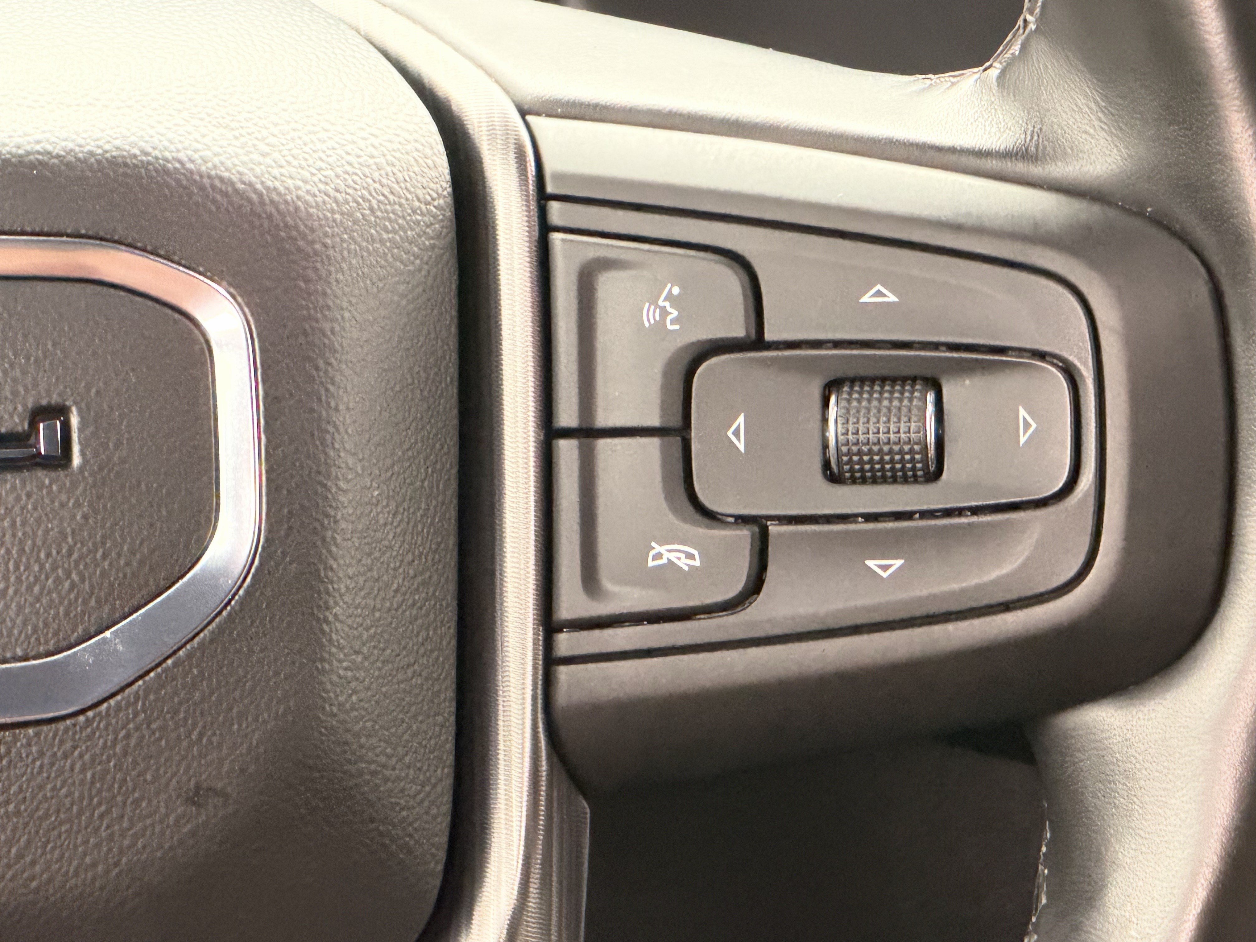 Used 2024 GMC Yukon Denali Ultimate AWD/4WD image 13