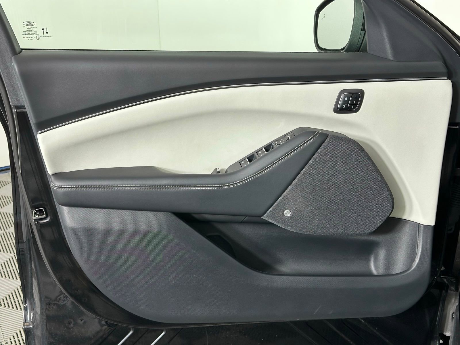 Used 2025 Ford Mustang Mach-E Premium image 40