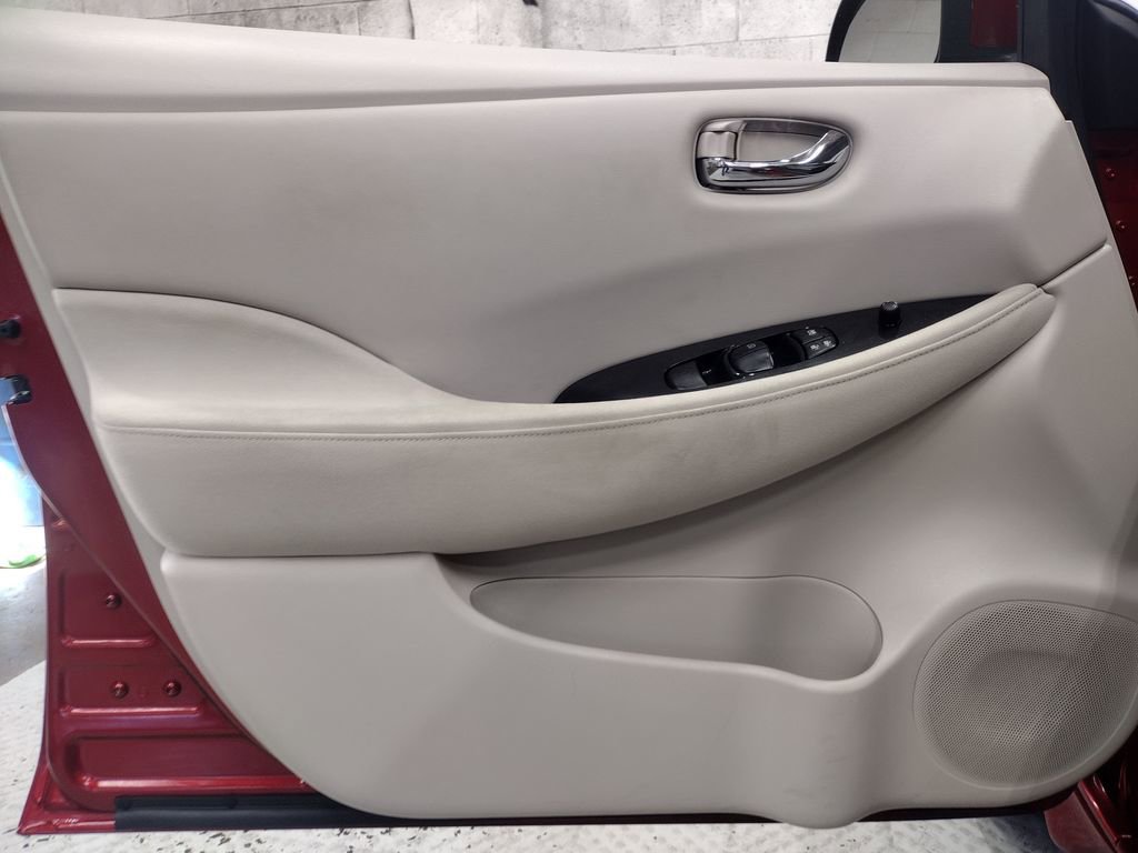 Used 2011 Nissan Leaf SL FWD image 18