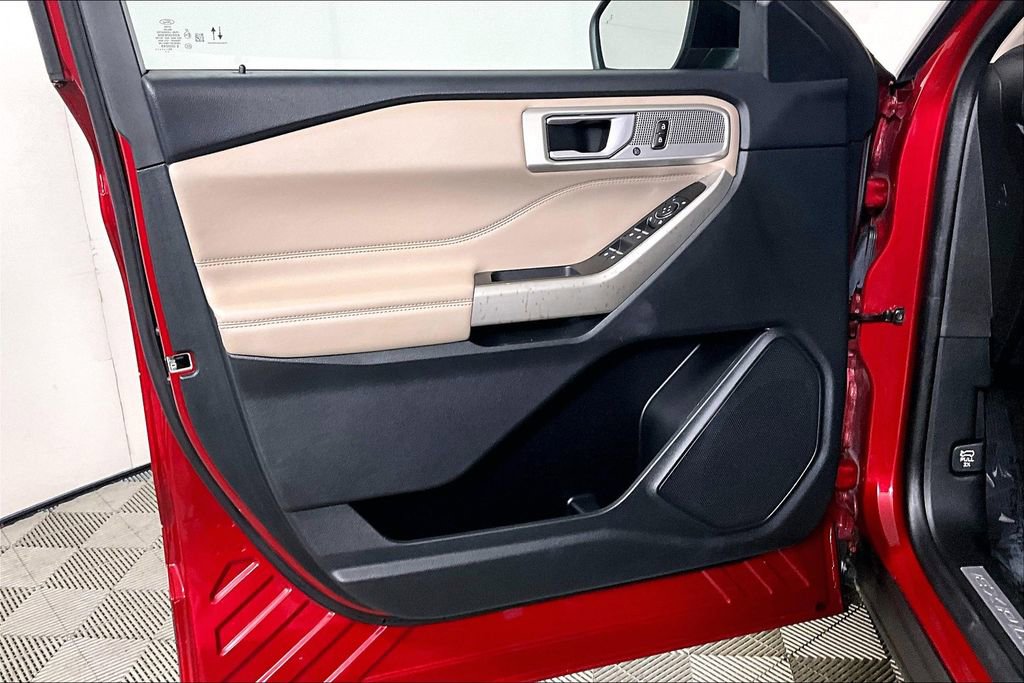 Used 2023 Ford Explorer Limited image 23