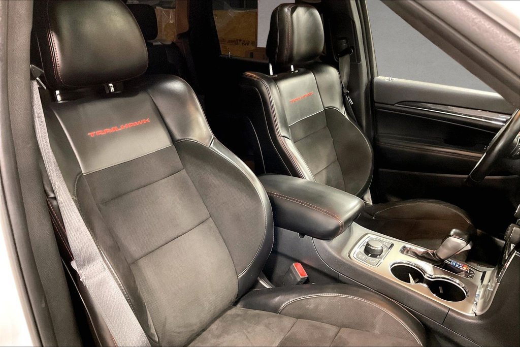 Used 2020 Jeep Grand Cherokee Trailhawk AWD/4WD image 30