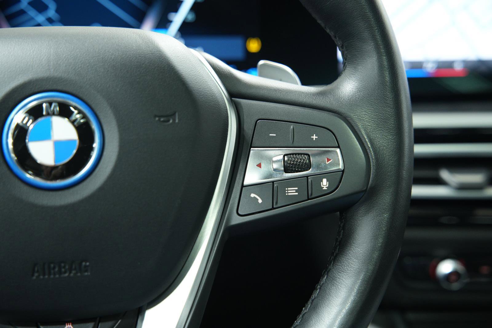 Used 2023 BMW 330e xDrive image 32