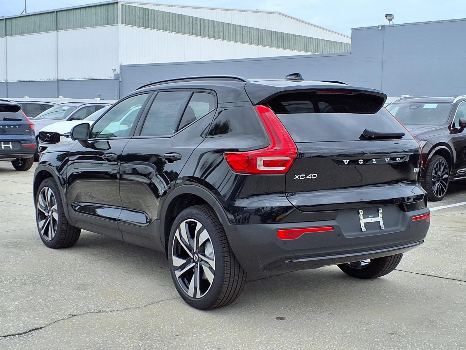New 2026 Volvo XC40 B5 Plus w/ Climate Package AWD/4WD image 5