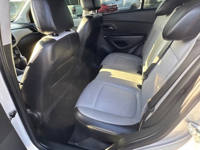 Used 2022 Chevrolet Trax LT w/ LT Convenience Package image 14