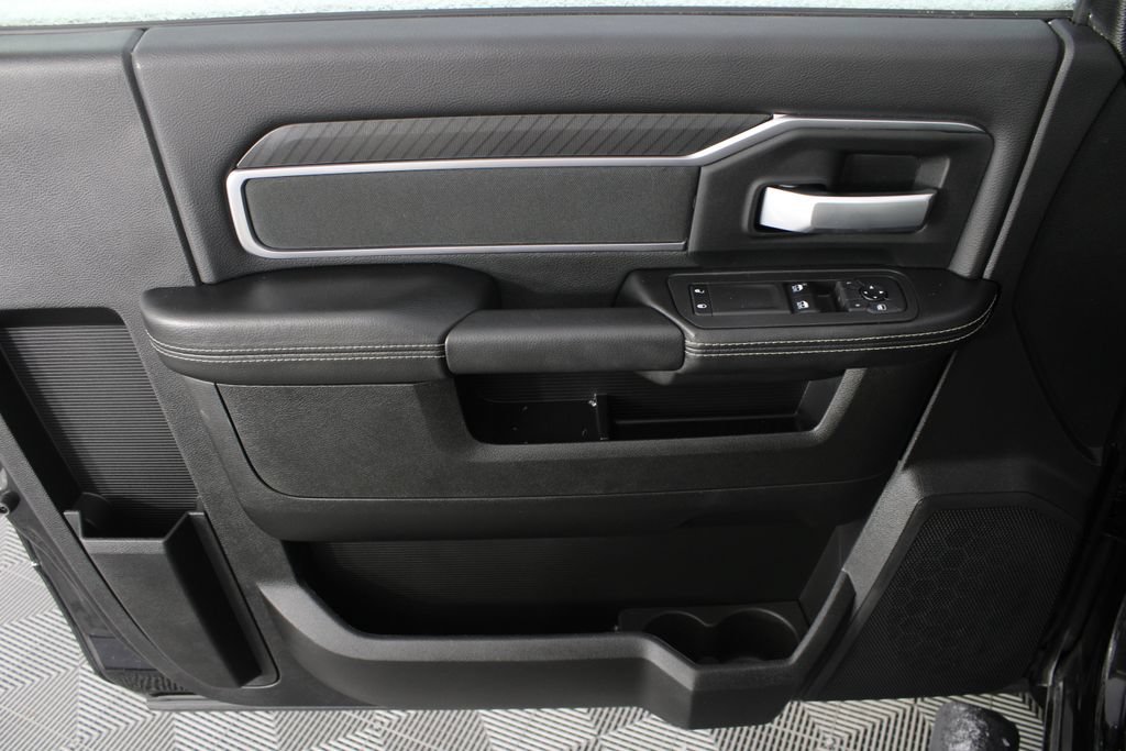 Used 2025 RAM 4500 4x4 Regular Cab DRW image 13