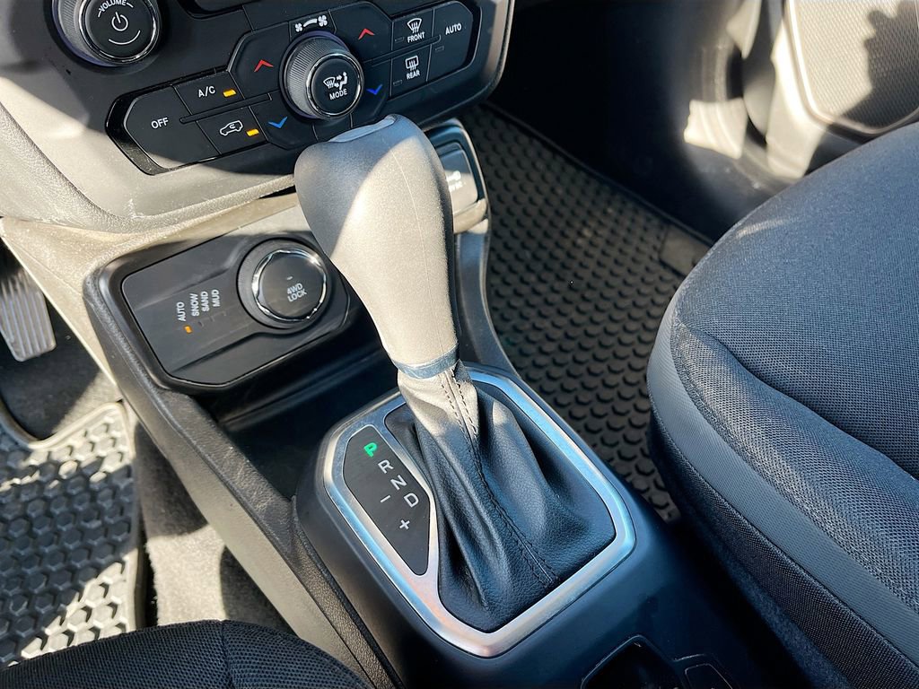 Used 2023 Jeep Renegade Latitude w/ Premium Group image 17