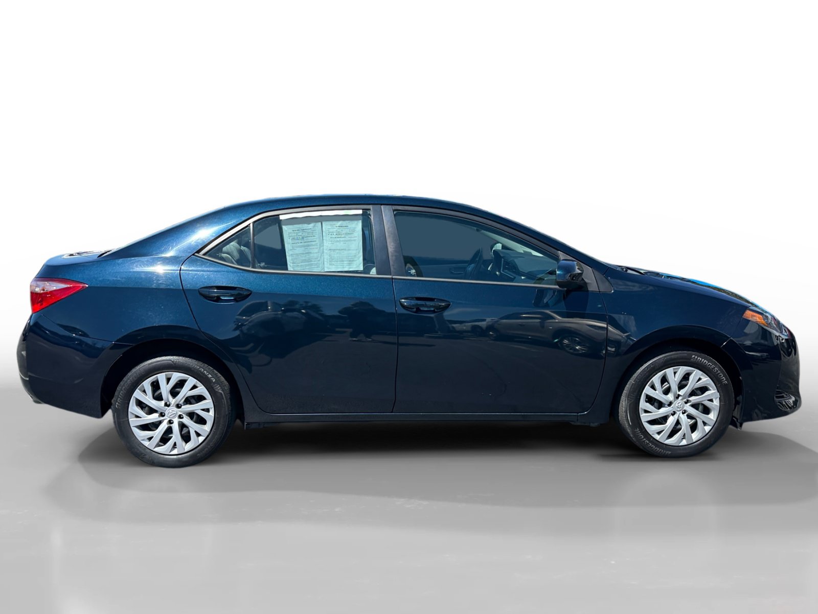 Used 2017 Toyota Corolla LE FWD image 6