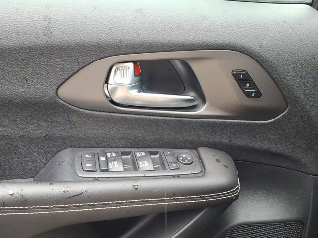 New 2027 Chrysler Pacifica Select FWD image 14