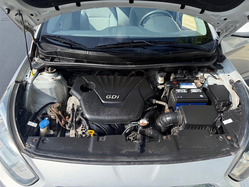 Used 2012 Hyundai Accent GLS FWD image 12