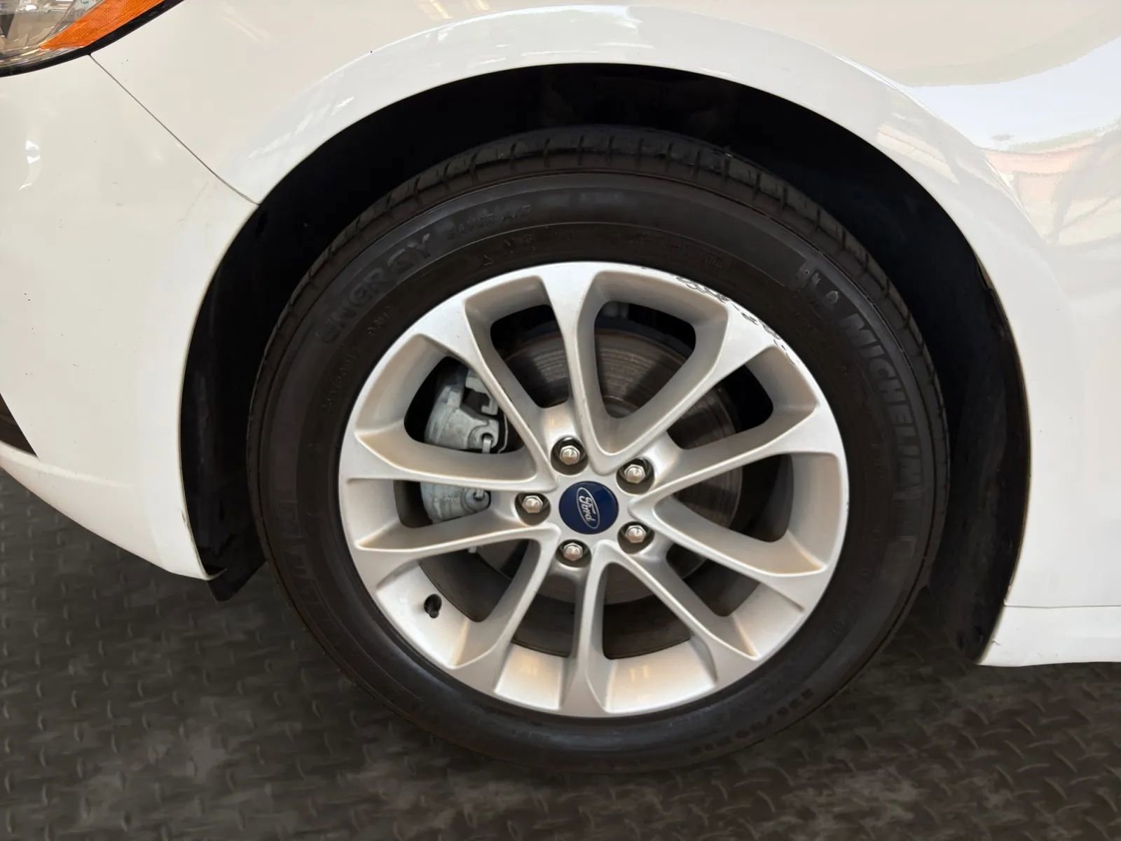 Used 2020 Ford Fusion SE FWD image 34
