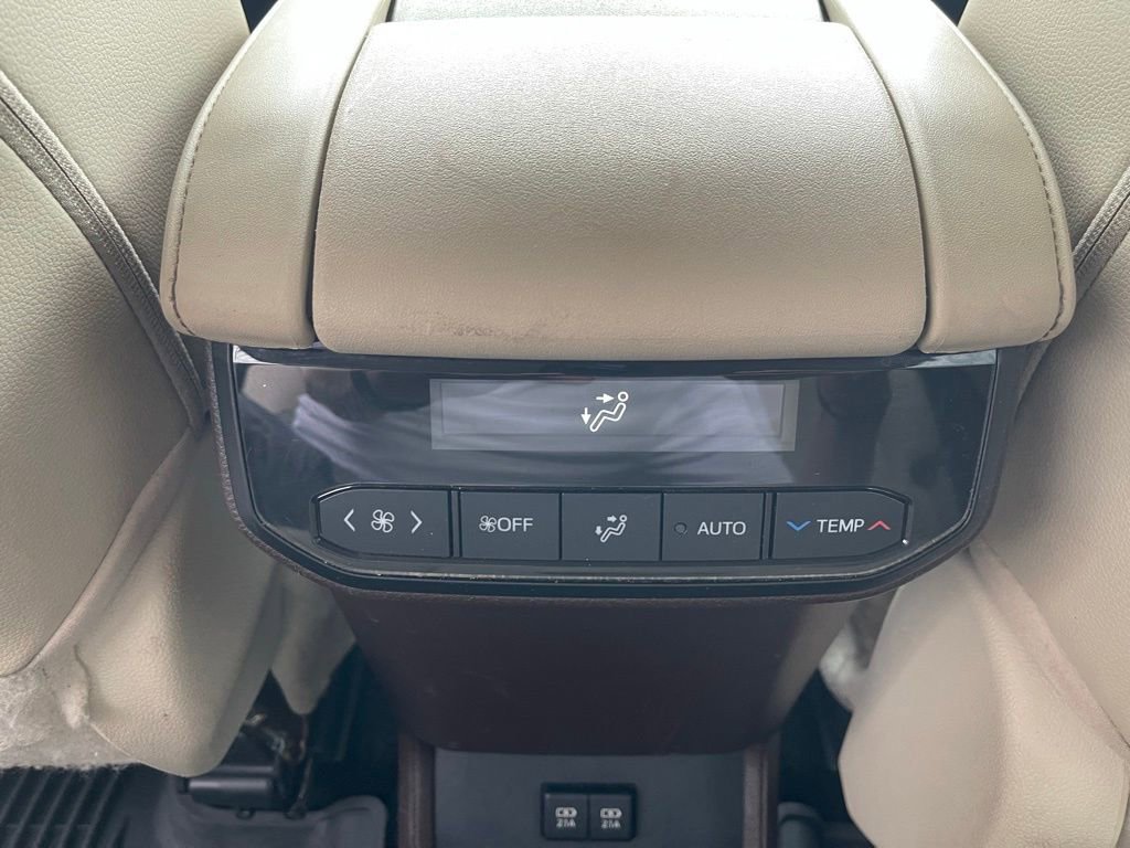 Used 2020 Toyota Highlander XLE image 22