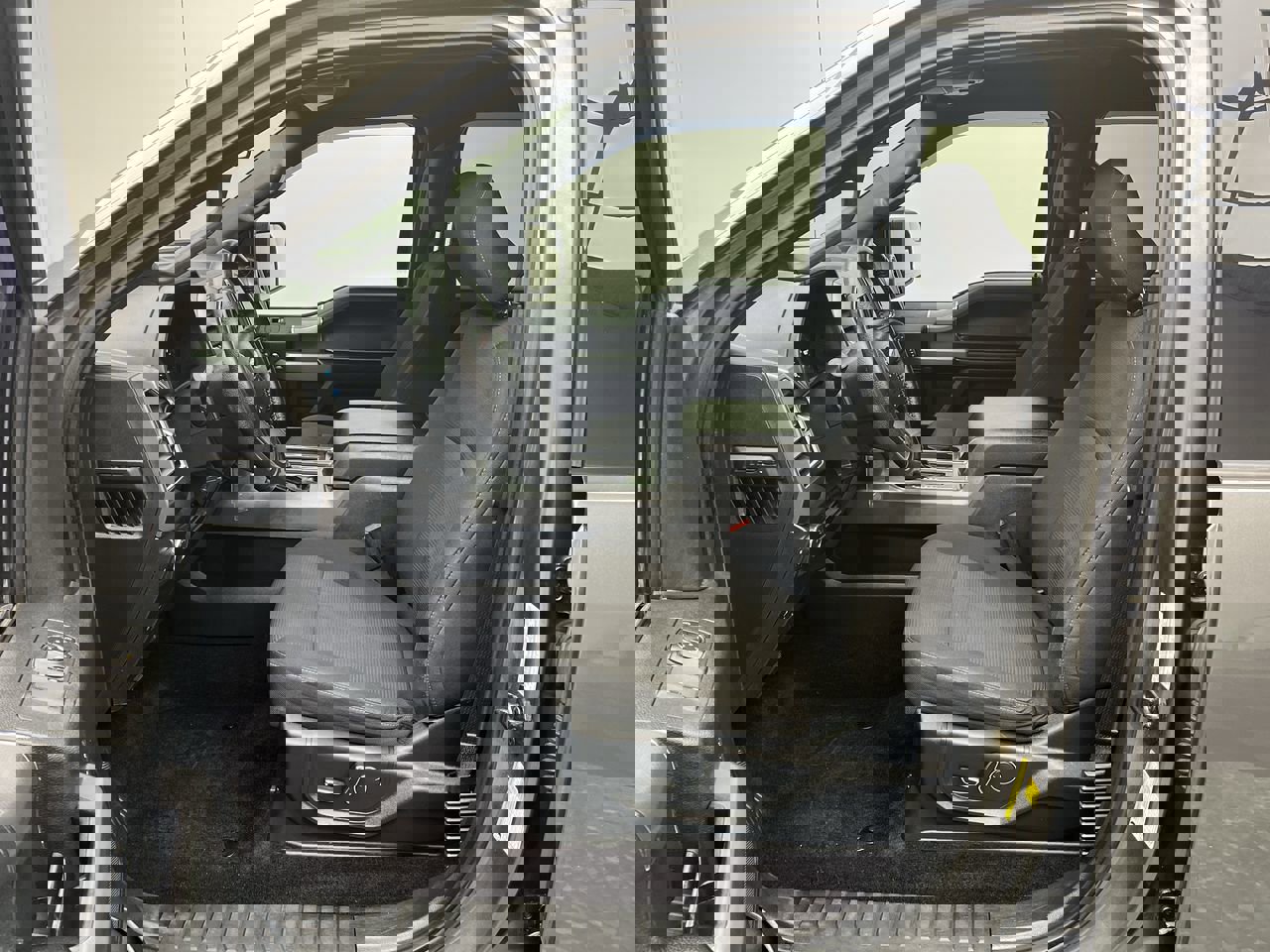 Used 2015 Ford F150 XLT w/ Equipment Group 302A Luxury image 3