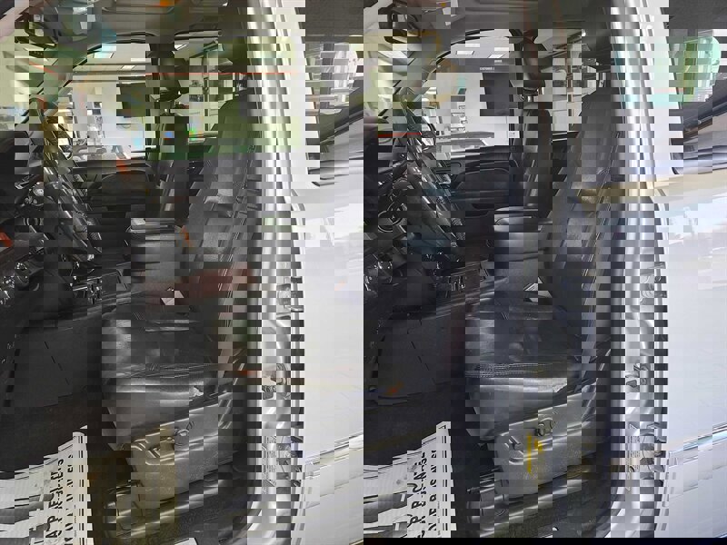 Used 2013 Chevrolet Suburban LTZ image 9