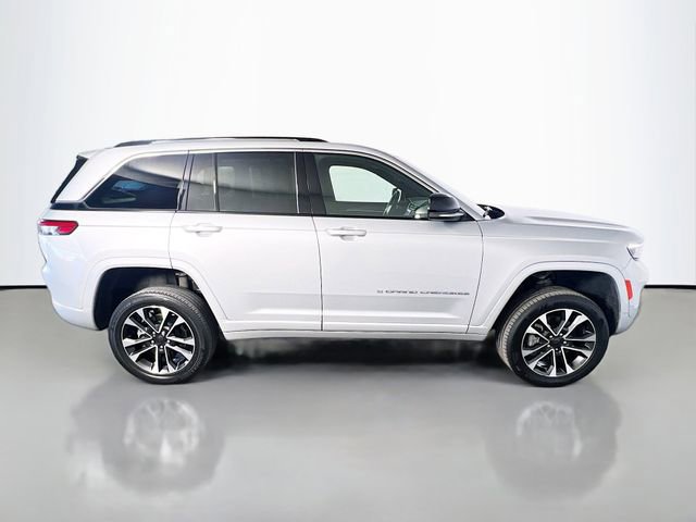 Used 2022 Jeep Grand Cherokee Overland w/ Luxury Tech Group IV AWD/4WD image 9