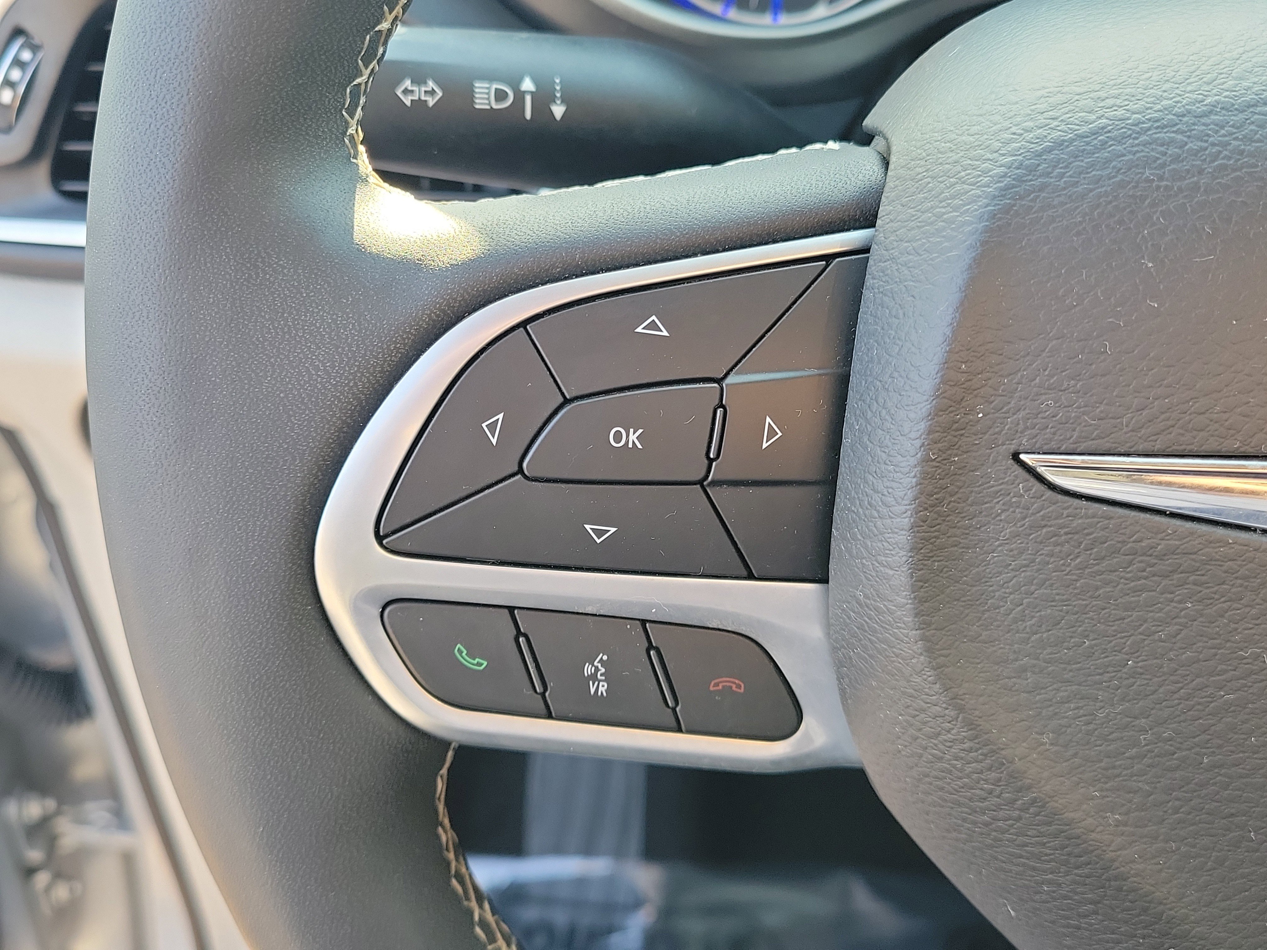 Used 2024 Chrysler Pacifica Touring-L image 29