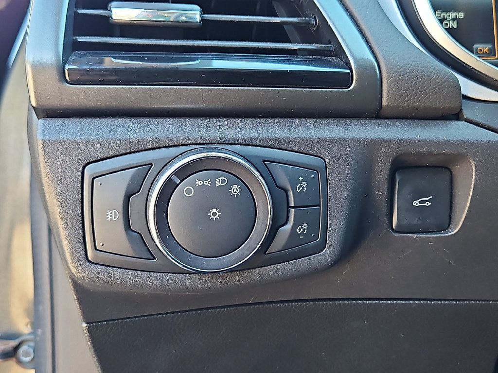Used 2015 Ford Fusion SE FWD image 25