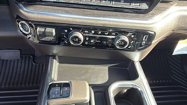 New 2026 Chevrolet Silverado 1500 LTZ w/ LTZ Premium Package AWD/4WD image 22