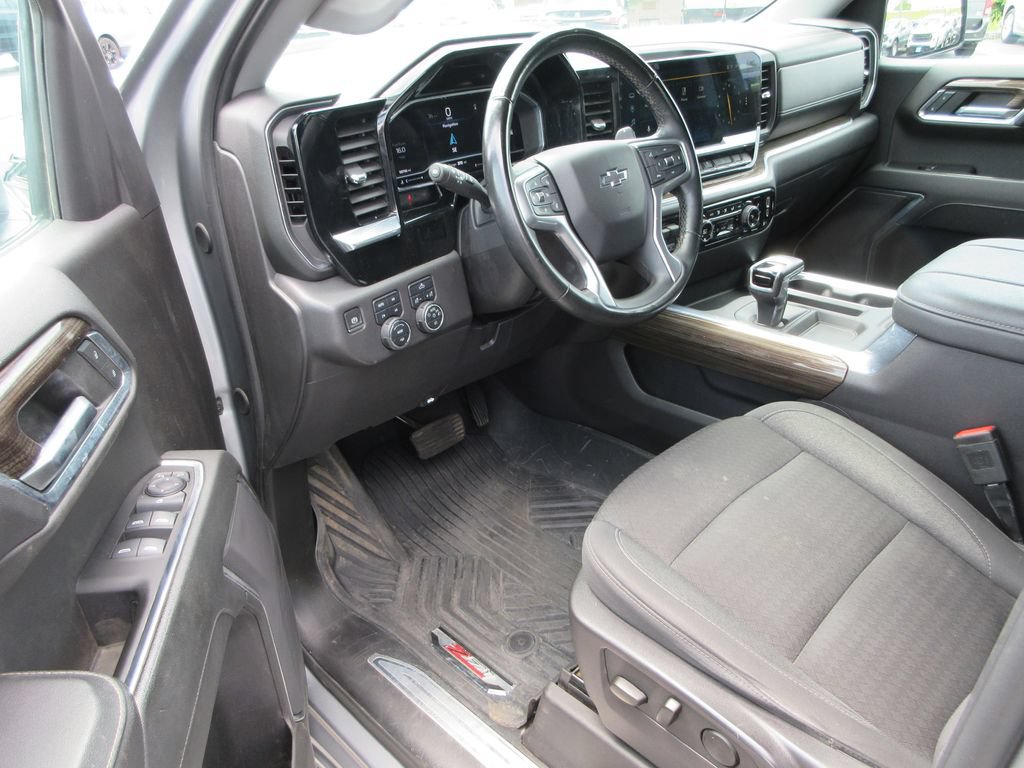 Certified 2024 Chevrolet Silverado 1500 LT Trail Boss w/ LPO, Dark Essentials Package AWD/4WD image 18
