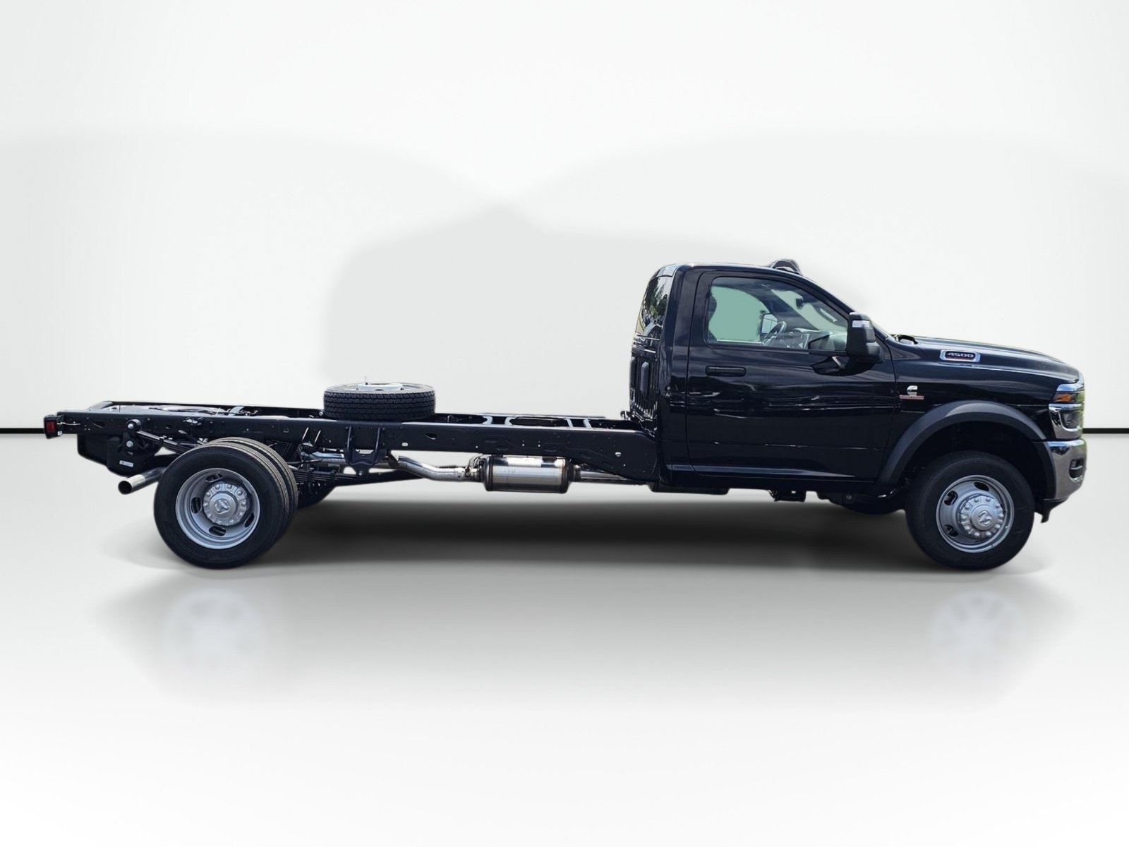 New 2026 RAM 4500 Tradesman w/ Chrome Appearance Group RWD image 9