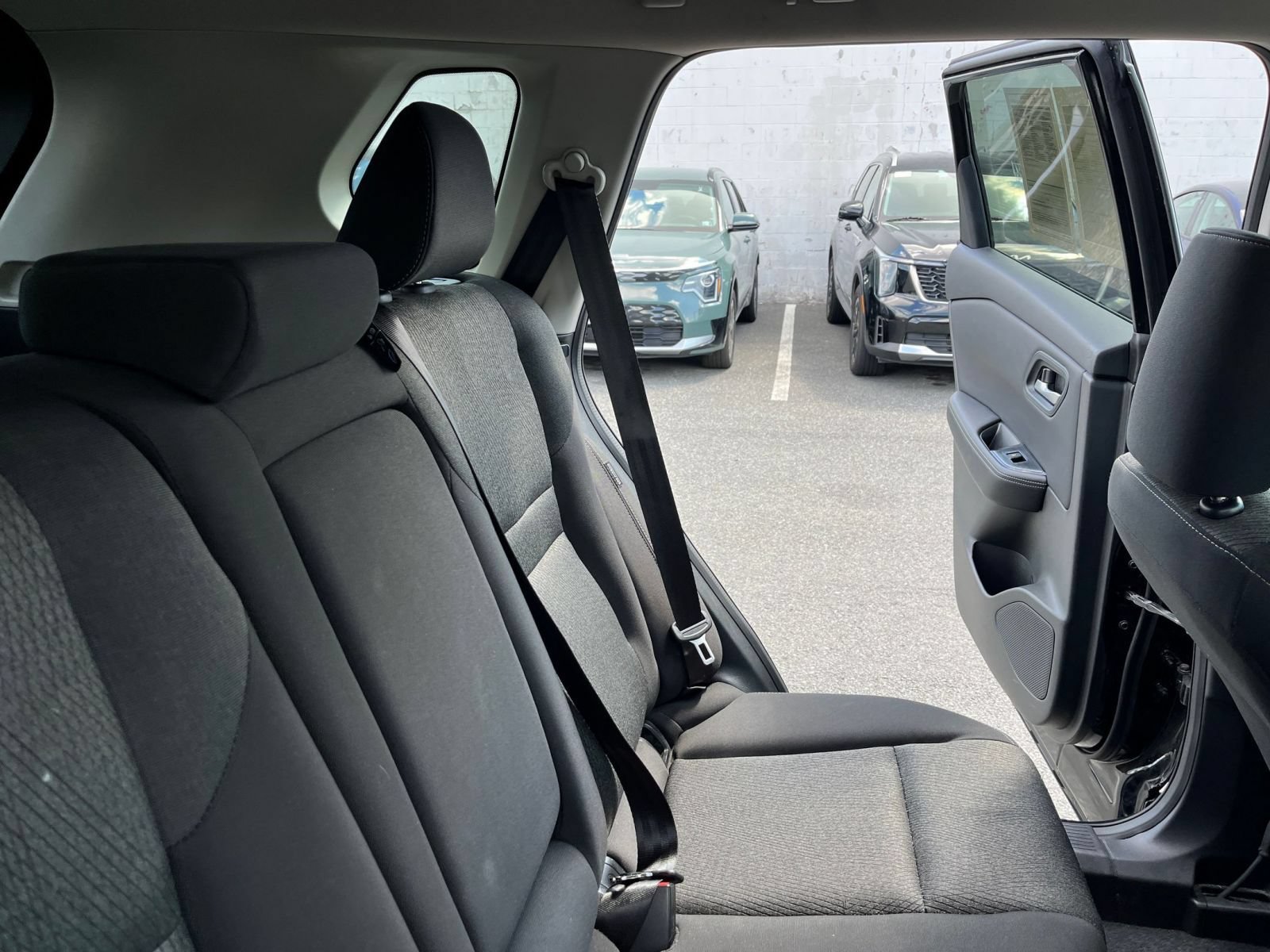 Used 2025 Nissan Rogue SV FWD image 39