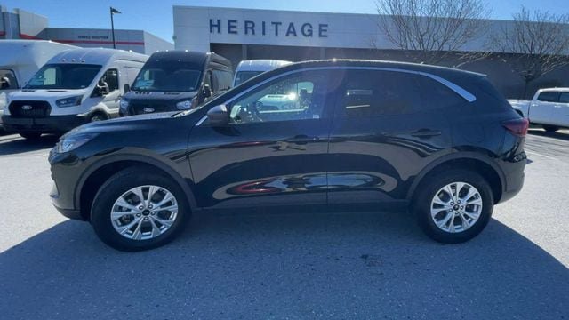 Used 2023 Ford Escape Active AWD/4WD image 5